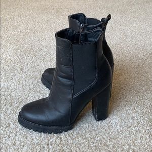 Heeled Chelsea Boot